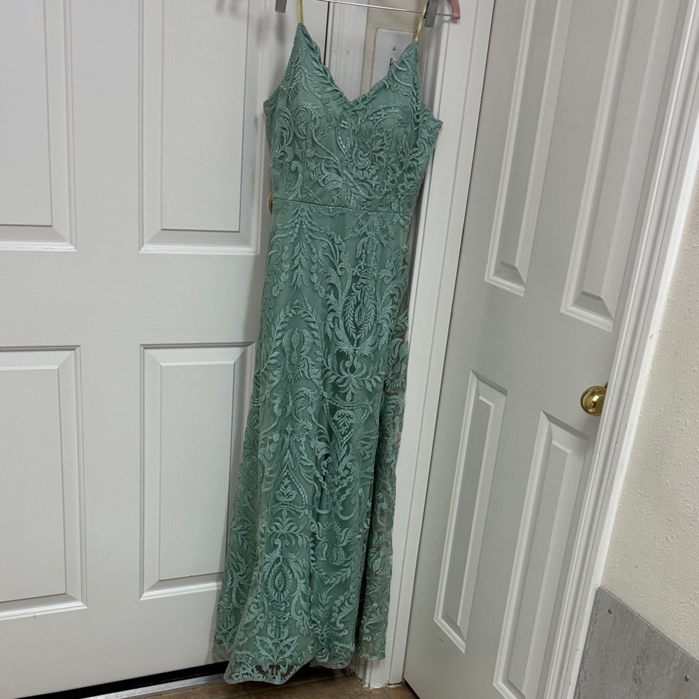 Jodi Kristopher Sage Green Lace Maxi Dress with Spaghetti Straps good condition